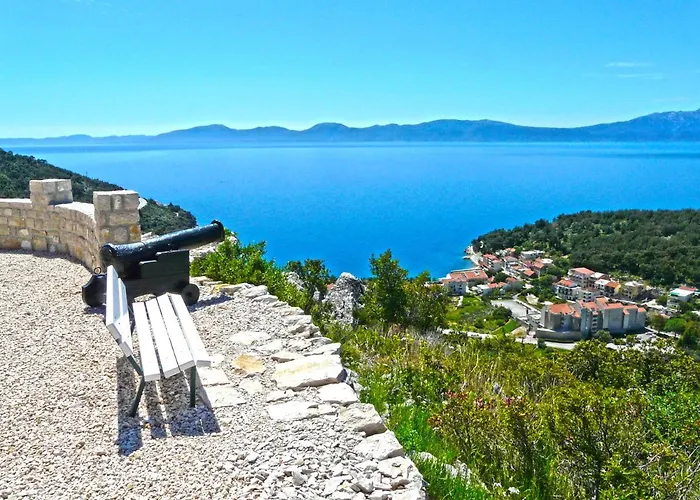 Stina * Drvenik (Split-Dalmatia)