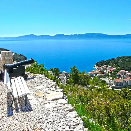 Stina Drvenik * Drvenik (Split-Dalmatia)